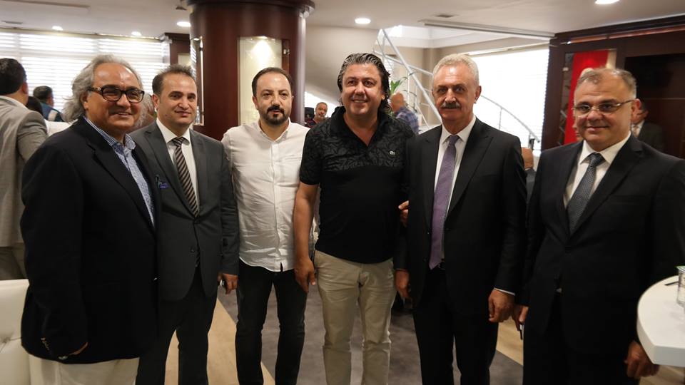 Gebze Ticaret Odası Geleneksel Bayramlaşma Törenimizi, Meclis Başkanımız, Yönetim Kurulu Üyelerimiz ve Meslek Komite Üyelerimizin katılımı ve Başkanımızın ev sahipliğiyle Odamız Meclis Salonunda gerçekleştirdik. 