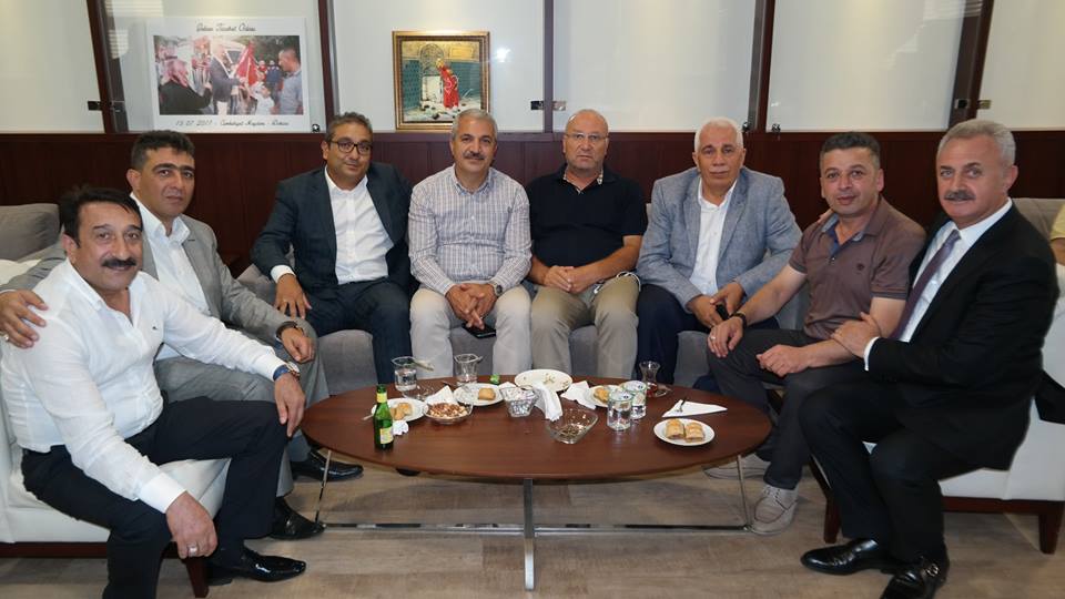 Gebze Ticaret Odası Geleneksel Bayramlaşma Törenimizi, Meclis Başkanımız, Yönetim Kurulu Üyelerimiz ve Meslek Komite Üyelerimizin katılımı ve Başkanımızın ev sahipliğiyle Odamız Meclis Salonunda gerçekleştirdik. 