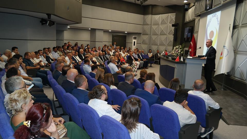 Meclis ve Müşterek Meslek Komite toplantımızda konuşan Başkanımız; ülkemizin ekonomide yaşadığı zor günleri iş dünyası olarak birlik ve beraberlik içinde aşacağımızı dile getirdi.