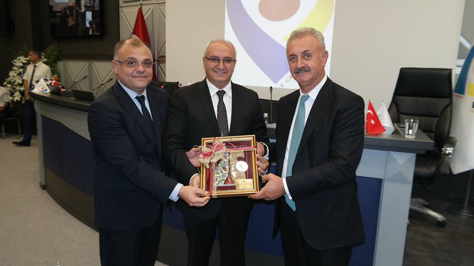 Meclis ve Müşterek Meslek Komite toplantımızda konuşan Başkanımız; ülkemizin ekonomide yaşadığı zor günleri iş dünyası olarak birlik ve beraberlik içinde aşacağımızı dile getirdi.