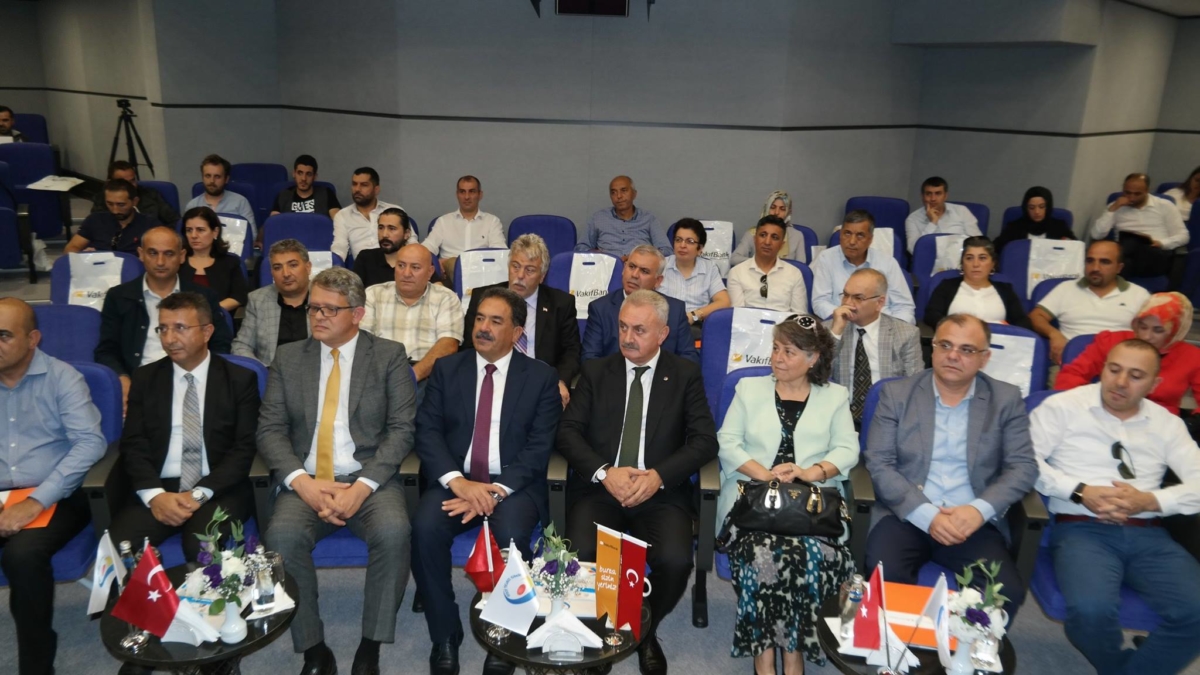 Üyelerimizin E-Ticarette yer almaları amacıyla Vakıfbank ve Alibaba.com işbirliğindeki projenin detaylarının açıklandığı toplantı Odamızda gerçekleştirildi.