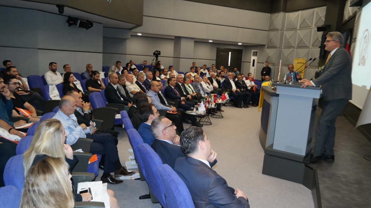Üyelerimizin E-Ticarette yer almaları amacıyla Vakıfbank ve Alibaba.com işbirliğindeki projenin detaylarının açıklandığı toplantı Odamızda gerçekleştirildi.