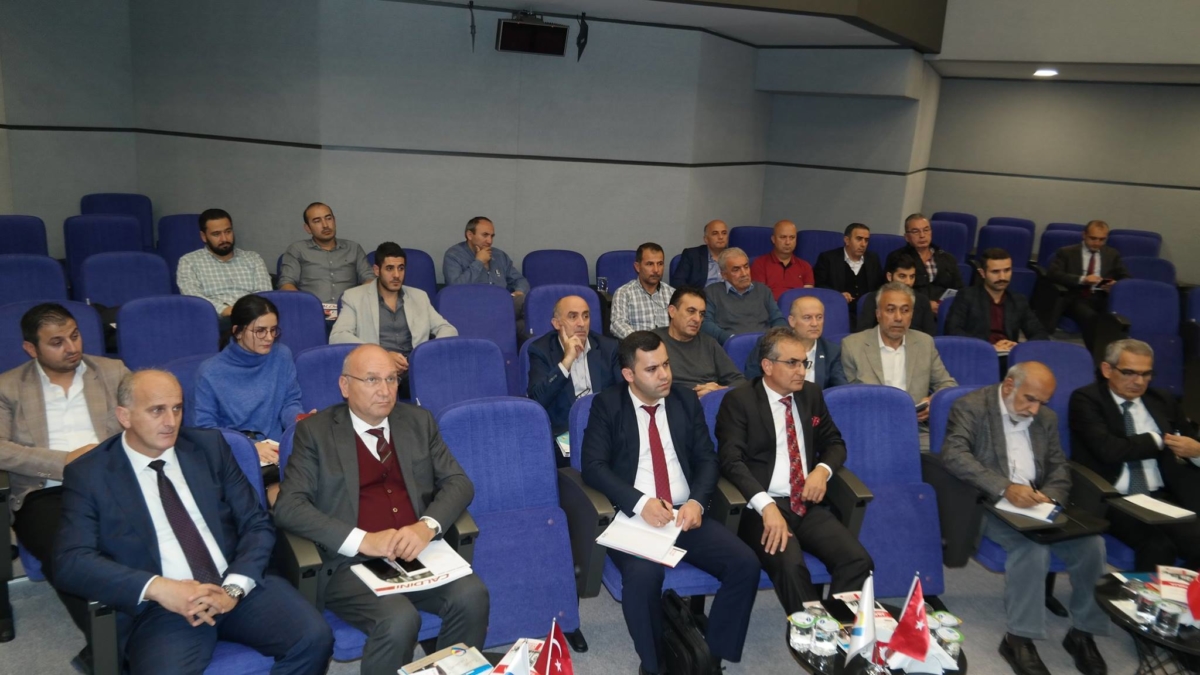 Kamerun Anadolu Ticaret Merkezi hakkında ve Kamerun ile Orta Afrika Devletlerine ihracatın avantajları konusunda gerçekleşen bilgilendirme toplantısı