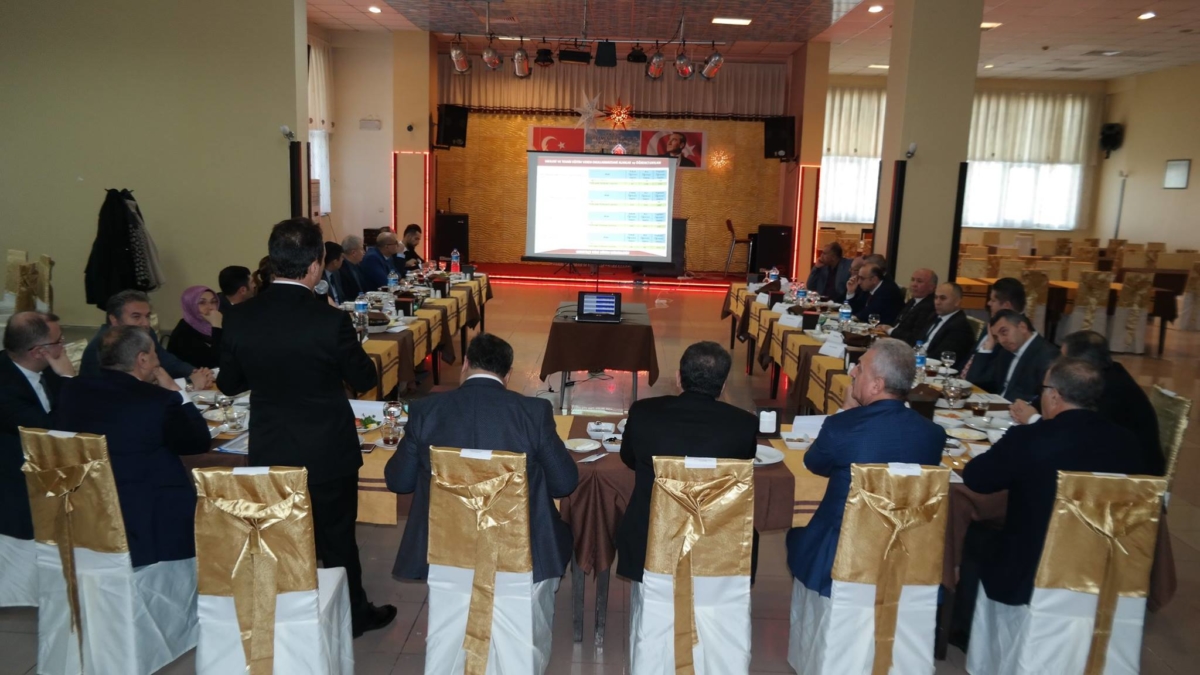 İlçemizde mesleki eğitim ve nitelikli ara eleman konuları ile ilgili gerçekleşen toplantı