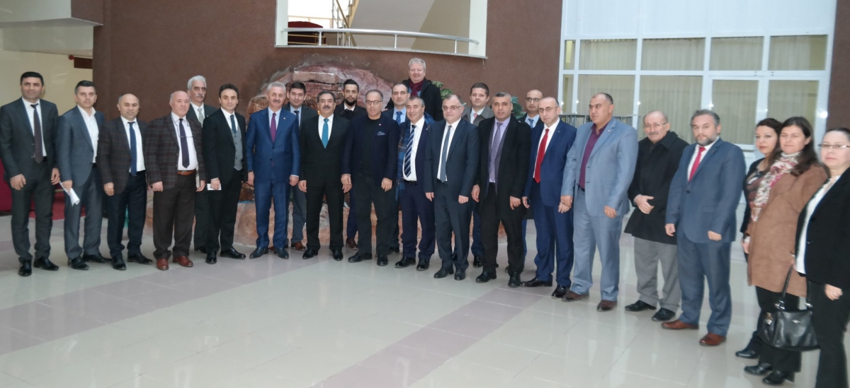 İlçemizde mesleki eğitim ve nitelikli ara eleman konuları ile ilgili gerçekleşen toplantı
