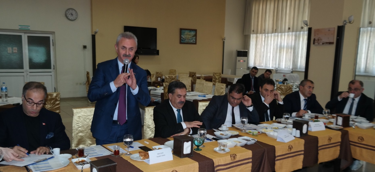 İlçemizde mesleki eğitim ve nitelikli ara eleman konuları ile ilgili gerçekleşen toplantı