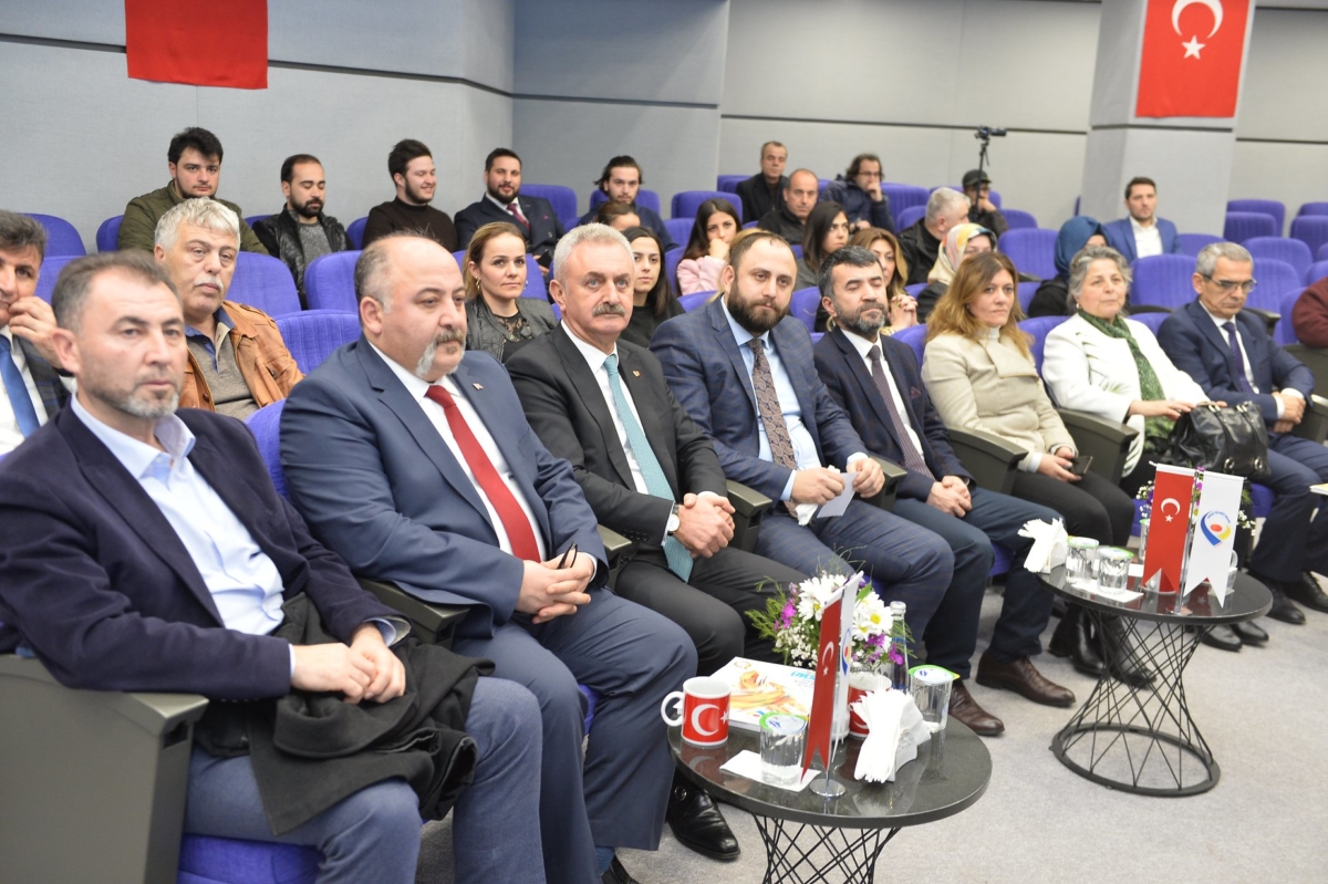 Doğu Türkistan Dramı konulu konferans Odamız Meclis Salonu nda gerçekleştirildi.